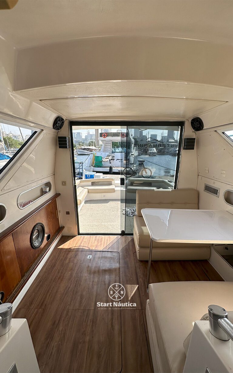 Interior Lancha Vegas 36 pés